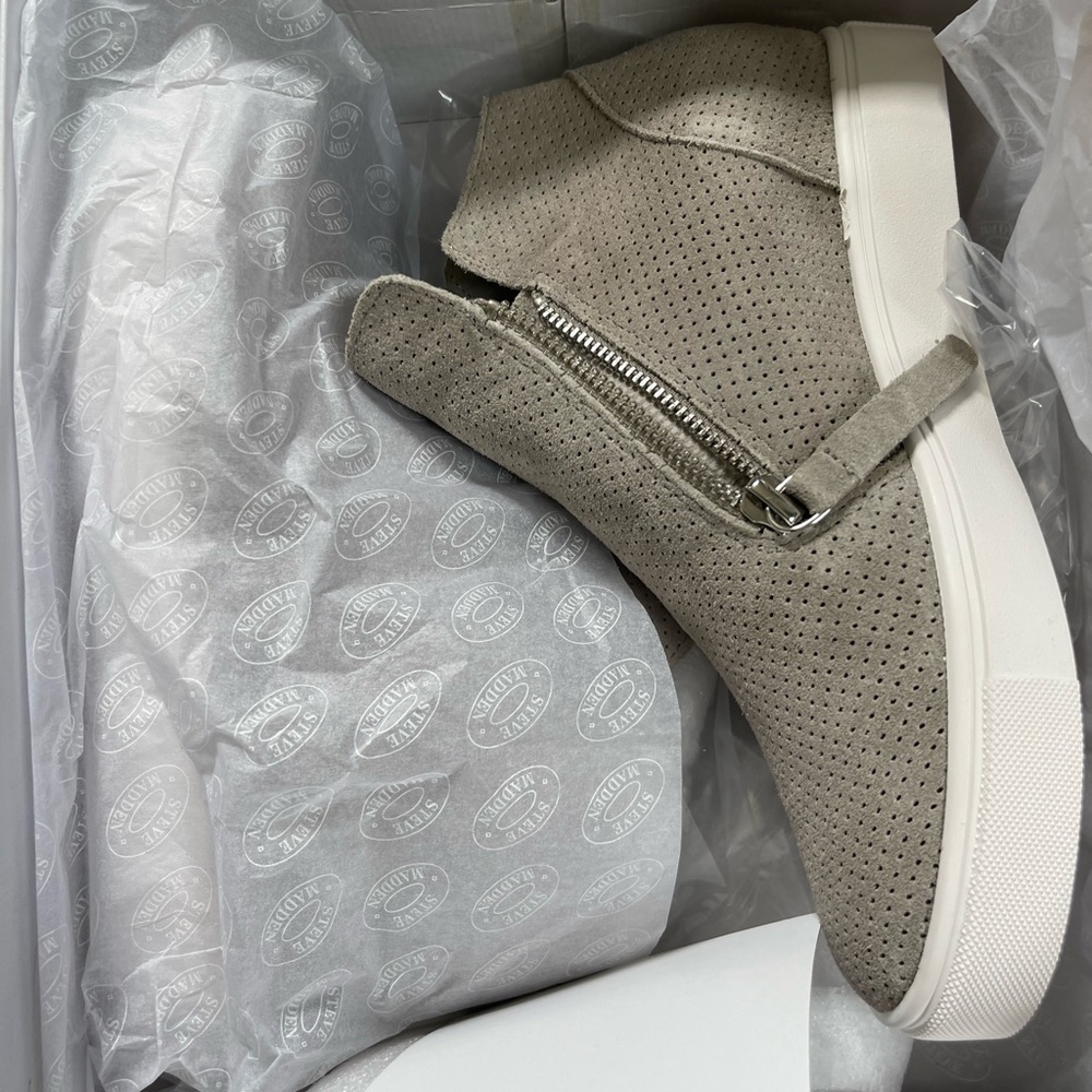 NWT Steve Madden booties